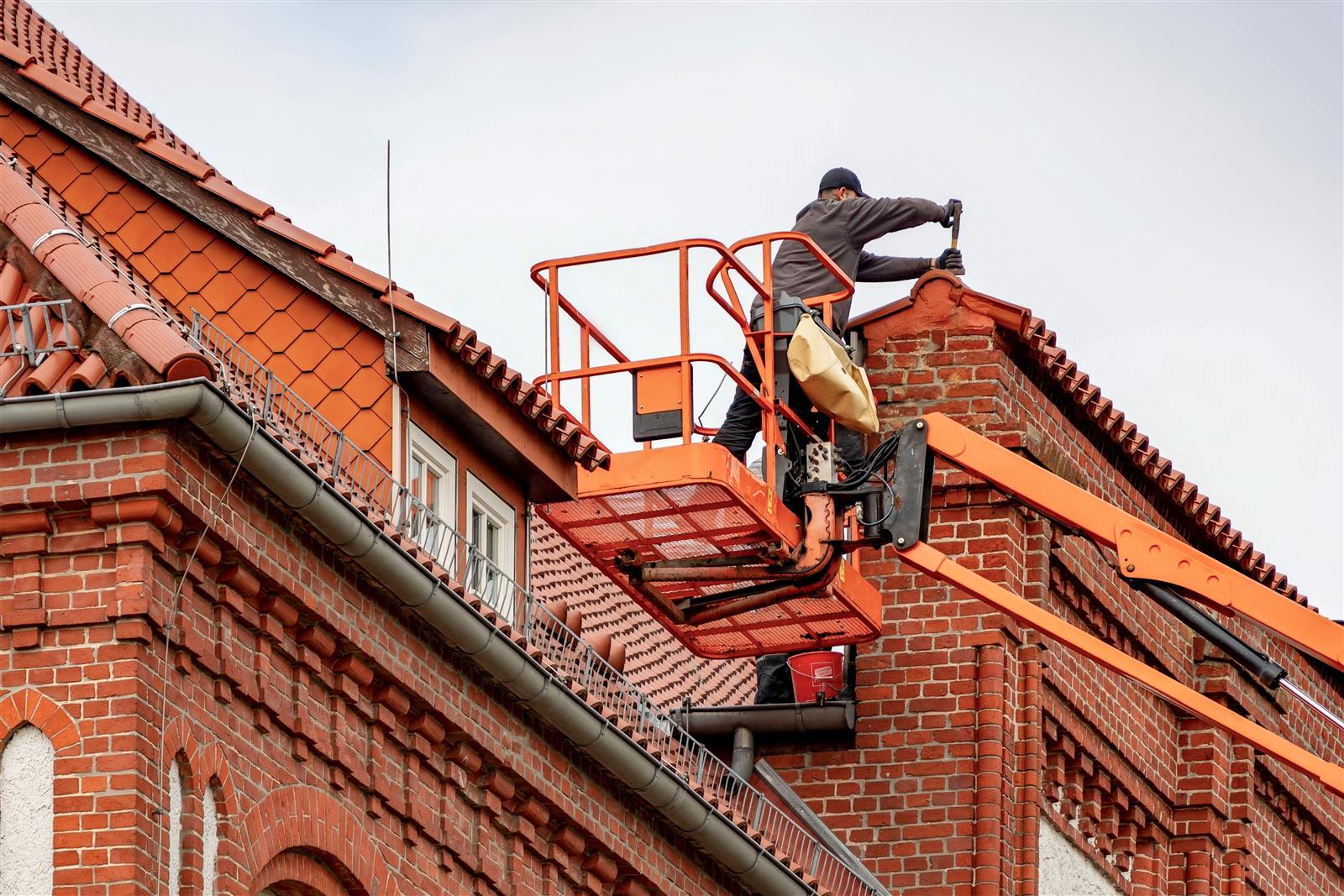 Roofer carefully working on a premium Ponte Vedra Beach home